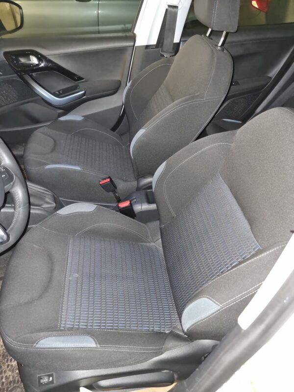 15 Peugeot 208