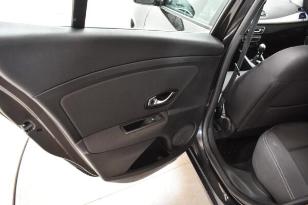 15 Renault Mégane