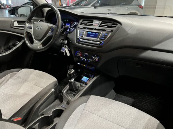 15 Hyundai i20