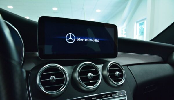 15 Mercedes-Benz Classe C
