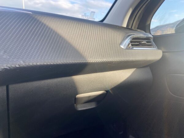 15 Peugeot 2008