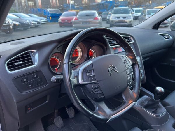 15 Citroën C4