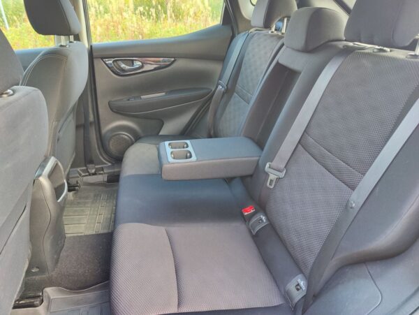 15 Nissan Qashqai