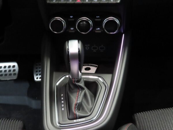 16 Renault Clio