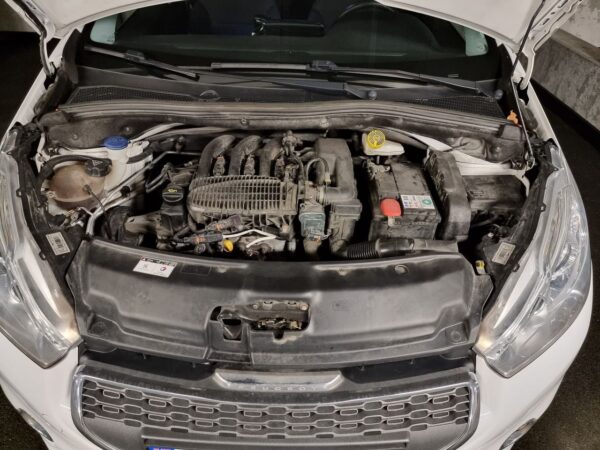 16 Peugeot 208