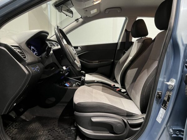16 Hyundai i20