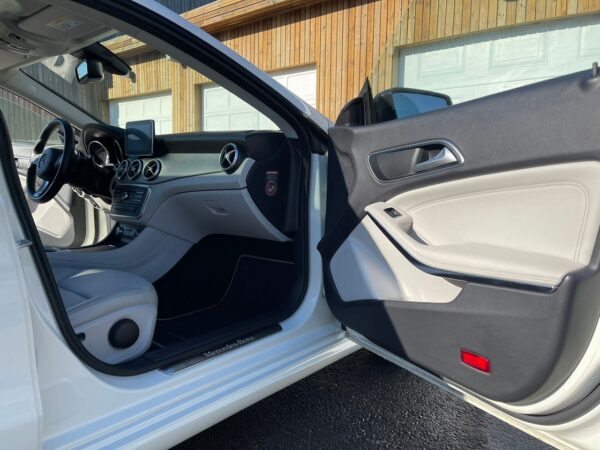 16 Mercedes-Benz CLA