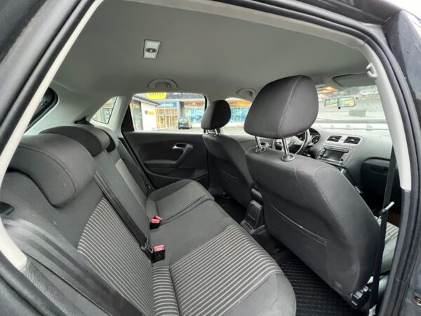 16 Volkswagen Polo