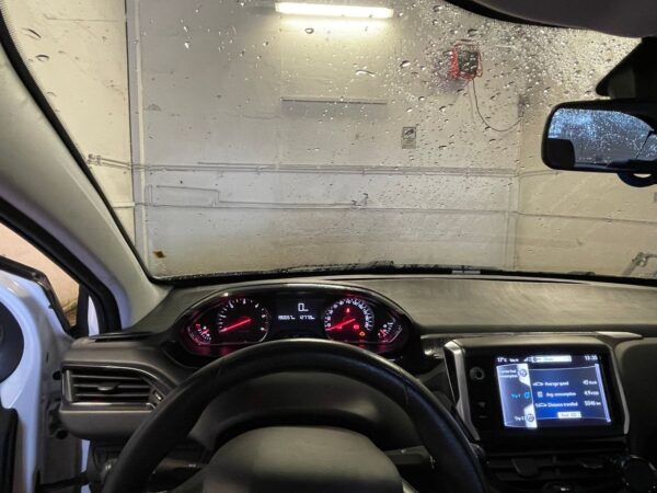 17 Peugeot 208
