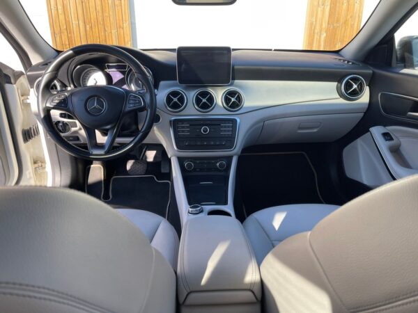 17 Mercedes-Benz CLA