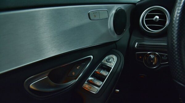 17 Mercedes-Benz Classe C