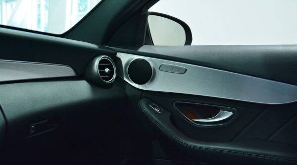 18 Mercedes-Benz Classe C