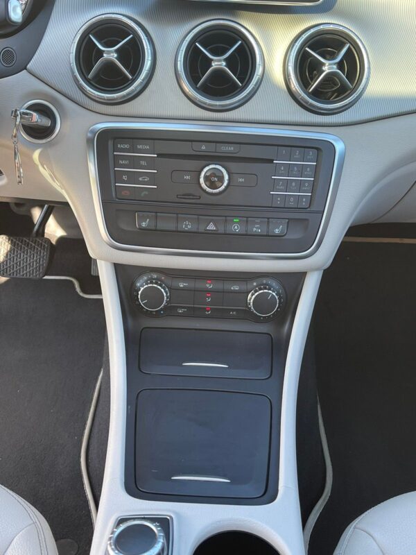 18 Mercedes-Benz CLA