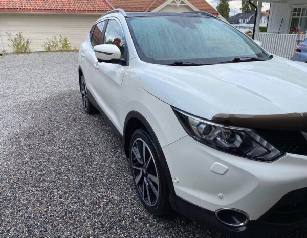 2 Nissan QASHQAI