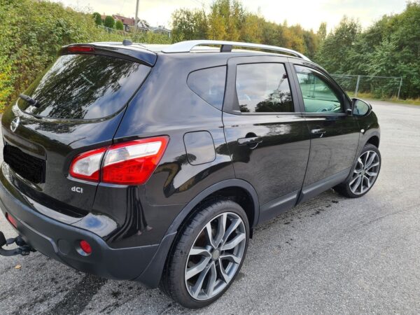 2 Nissan Qashqai