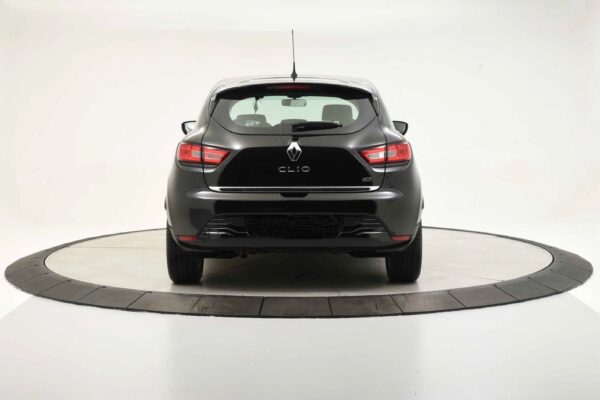 2 Renault Clio