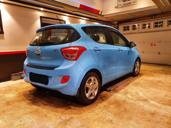 2 Hyundai i10