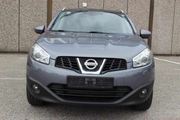 2 Nissan Qashqai +2