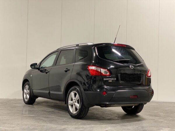 2 Nissan Qashqai +2