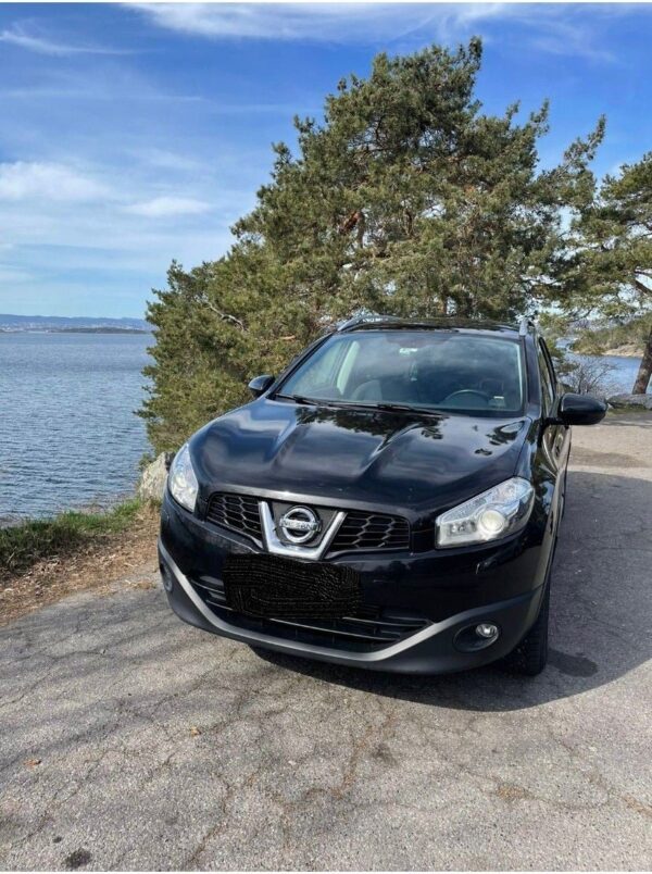 2 Nissan Qashqai +2