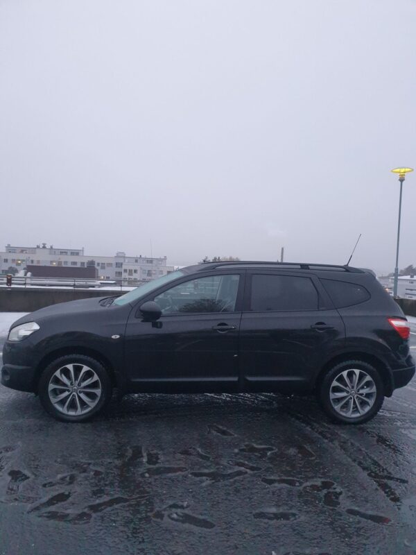 2 Nissan Qashqai +2