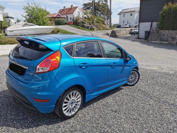 2 Ford Fiesta