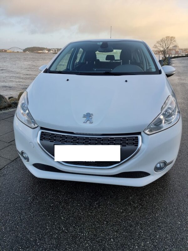2 Peugeot 208