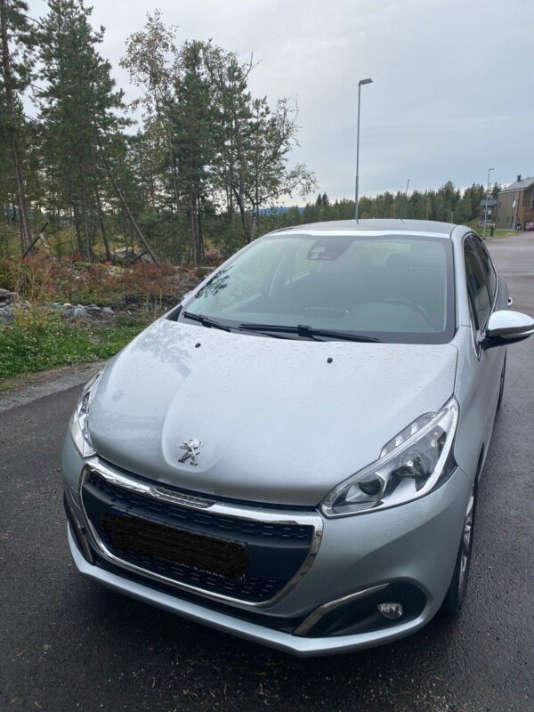 2 Peugeot 208