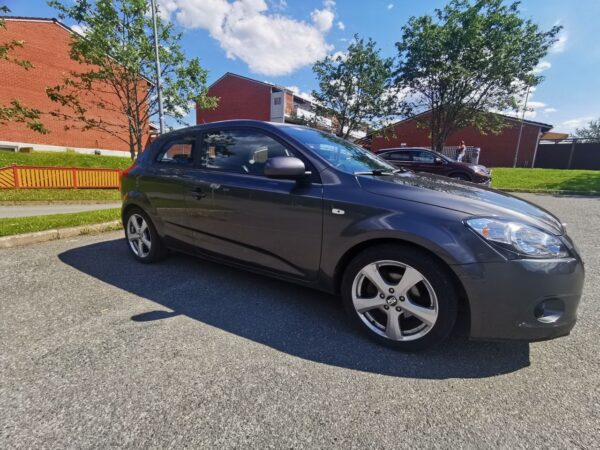 2 Kia Cee'd