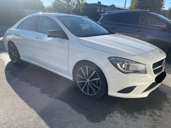 2 Mercedes-Benz CLA