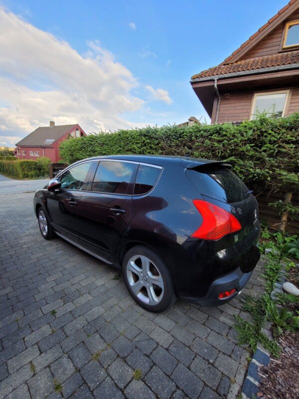2 Peugeot 2008