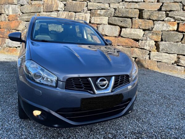 2 Nissan Qashqai +2