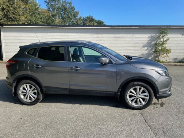 2 Nissan Qashqai