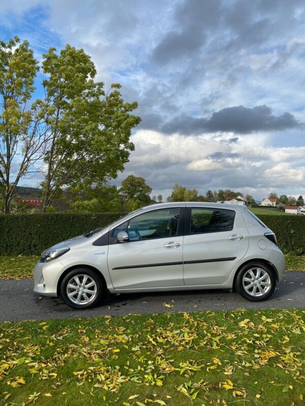 2 Toyota Yaris
