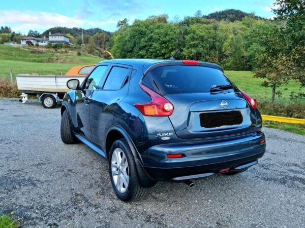 2 NISSAN JUKE