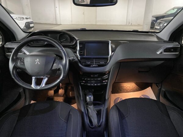 20 Peugeot 208