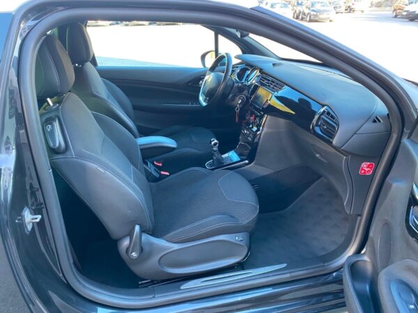 21 Citroen DS3