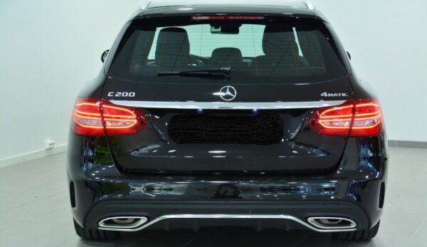 22 Mercedes-Benz Classe C