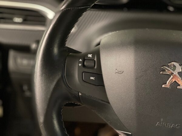 22 Peugeot 208