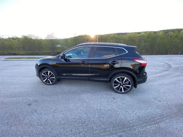 23 Nissan Qashqai