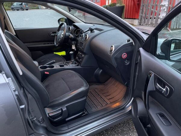 25 Nissan Qashqai