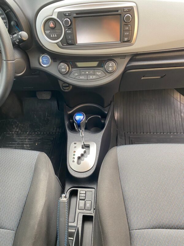 25 Toyota Yaris