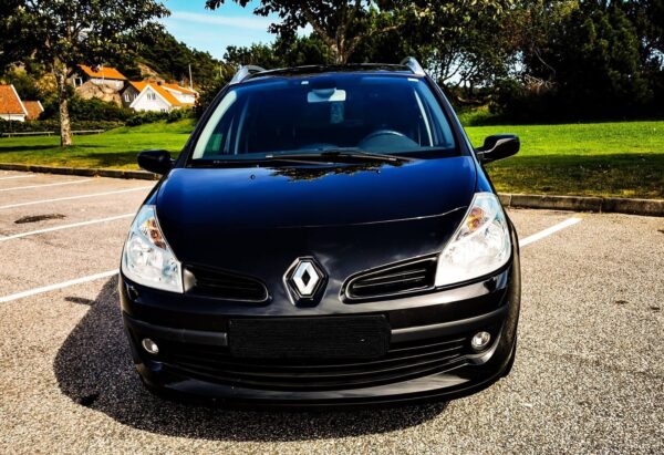 3 Renault Clio
