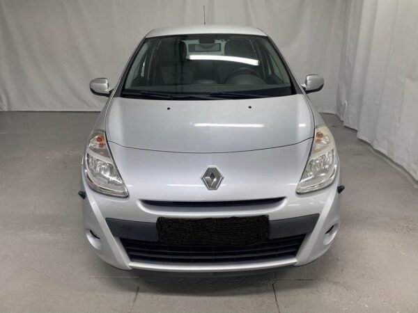 3 Renault Clio