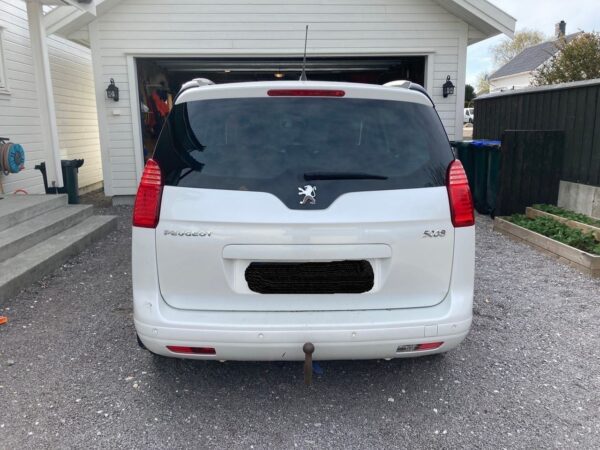 3 Peugeot 5008