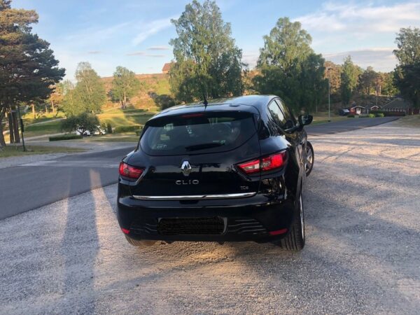 3 Renault Clio