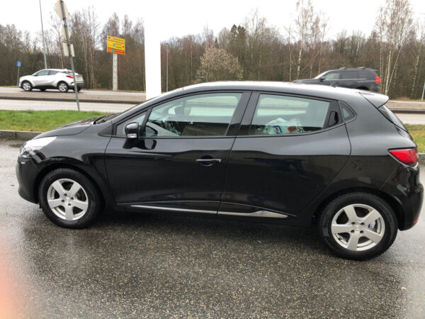 3 Renault Clio