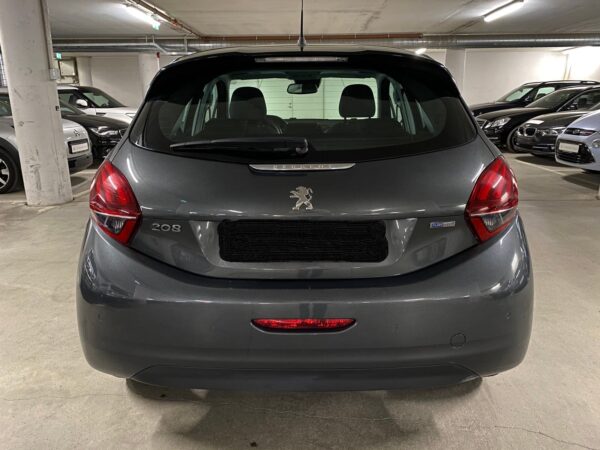 3 Peugeot 208