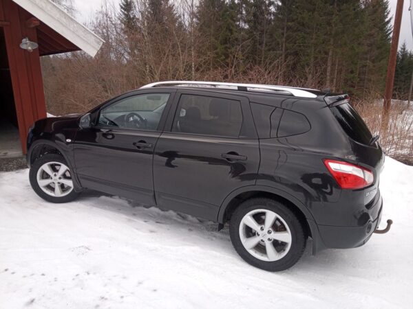 3 Nissan Qashqai +2