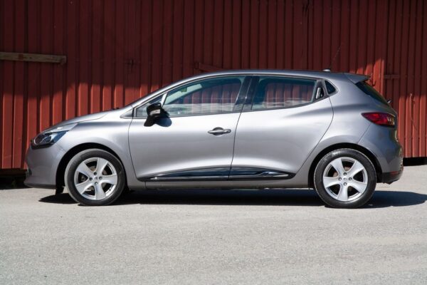 3 Renault Clio